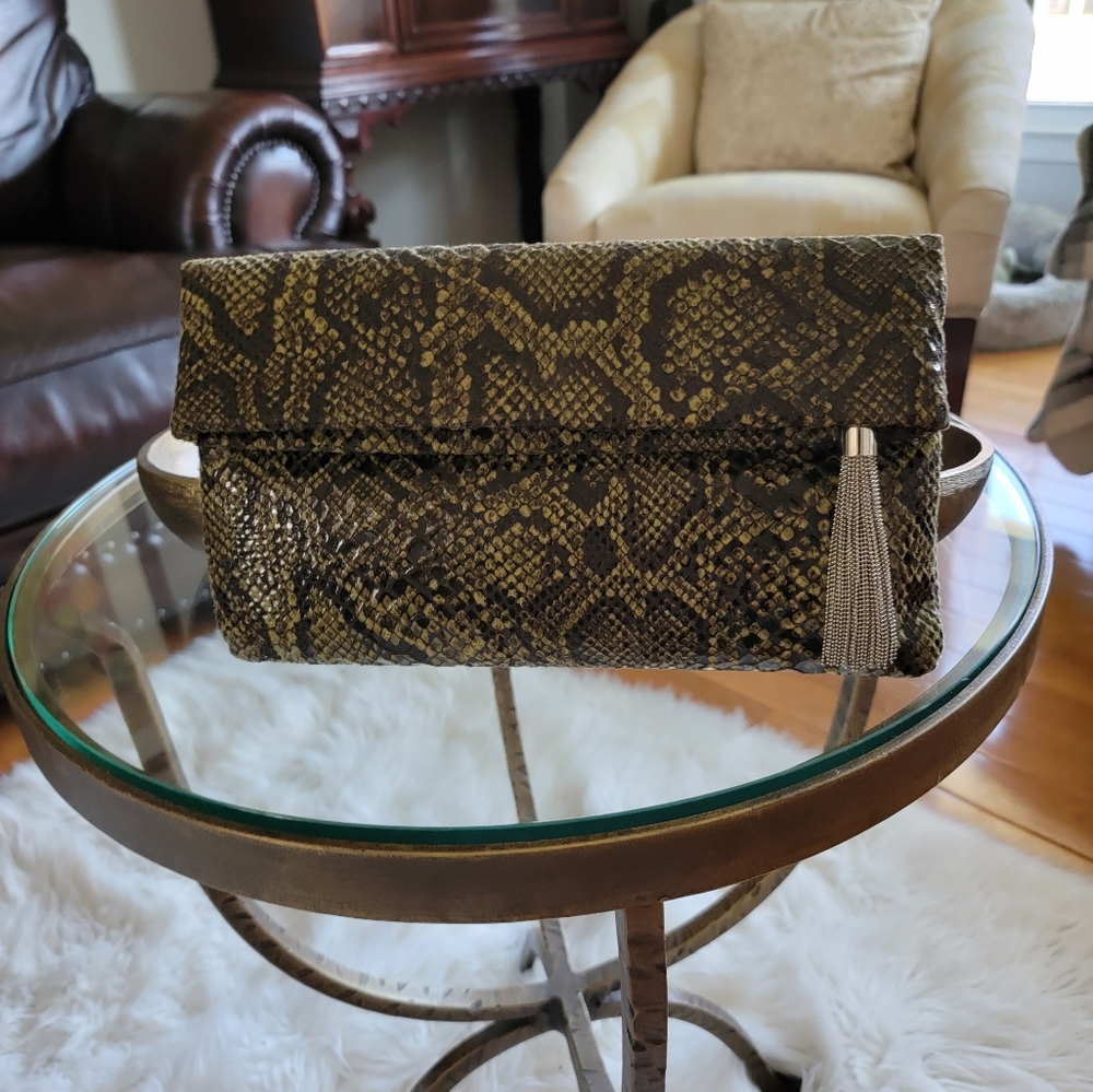 Reptile print clutch